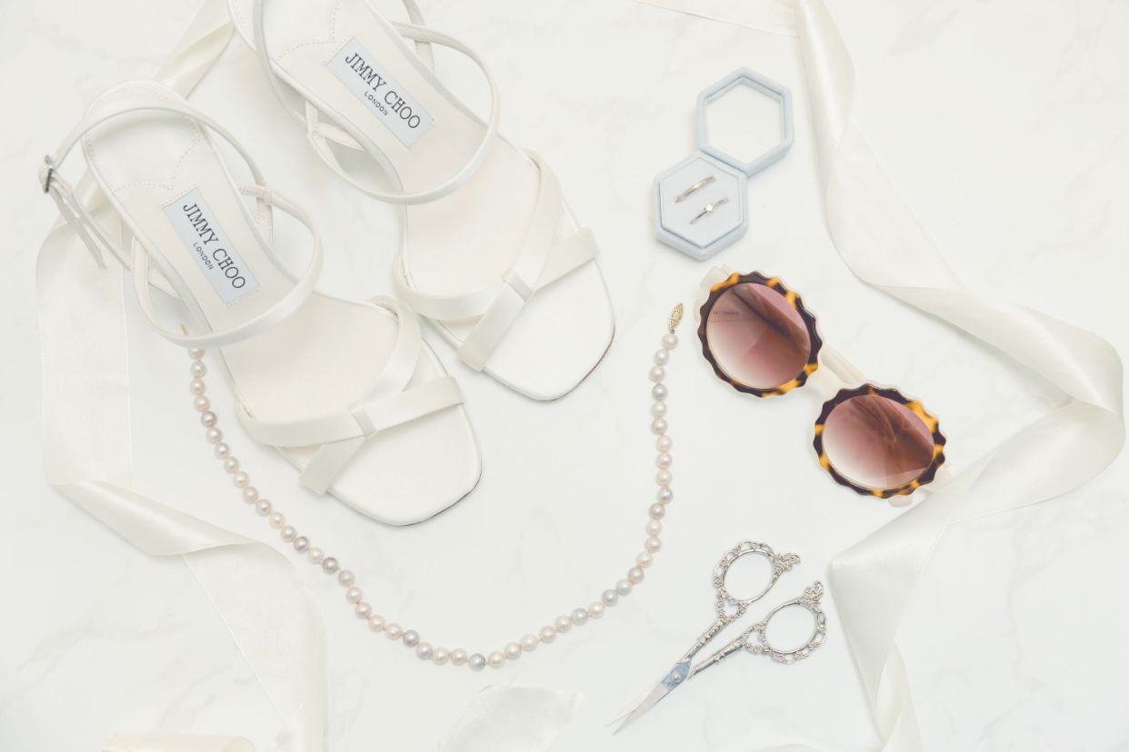 Détails du mariage : chaussures et alliances des mariés